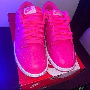 HOT PINK NIKE DUNKS